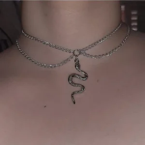 Kpop Frauen Halskette Schlange Choker Halsketten am Hals Doppelschicht Anhänger Schmuck 2021, Halsband für Mädchen Checker Goth