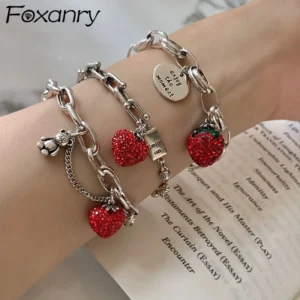 FOXANRY Silber Farbe Dicke Kette Armbänder für Frauen Trendy Elegante Charming Funkelnden Erdbeere Zirkon Party Schmuck