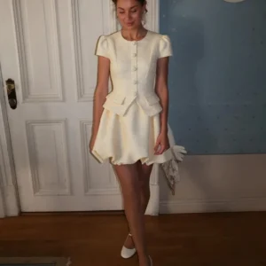 Elegante solide schlanke Damen-2-teilige Anzüge O-Ausschnitt Kurzarm Einreiher schlanke Tops hohe Taille Mini Knospe Rock süße Dame Outfit