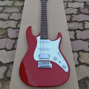 E-Gitarre mit 9 Klangfarbenwechseln, ROT, Silberne Hardware