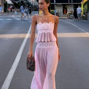 Weißes, ausgehöhltes, sexy Top mit Häkelspitze, Stehkragen, kurzen Ärmeln, schmal geschnitten, einfarbig, Sommer 2026, lässig, vielseitig kombinierbar, modische Damen-Outfits
