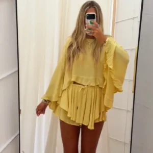 Damen Boho Zweiteiler Outfit Rüschen-Bluse mit ausgestellten Ärmeln Hochtaillierte Shorts Set Sommer Casual Strandmode Urlaubs-Dating-Outfit