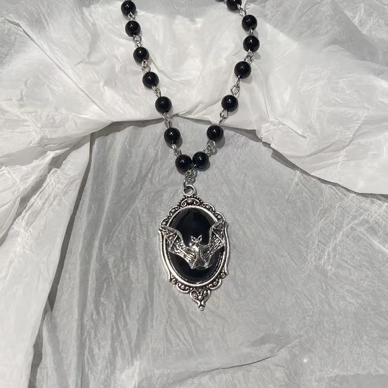 Vintage Gothic Fledermaus Kreuz Dunkle Anhänger Halskette Y2K Personalisierte Thorn Love Schwarze Perle Gestapelte Halskette Geeignete Halloween-Geschenke Vintage Gothic Fledermaus Kreuz Dunkle Anhänger Halskette Y2K Personalisierte Thorn Love Schwarze Perle Gestapelte Halskette Geeignete Halloween-Geschenke – Bild 3