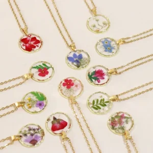 Gepresste Blumen Charm-Halskette Handgefertigte Epoxidharz-Trockenblumen-Serie Halsketten Natürliche Blumen-Anhänger Maßgefertigte Ketten-Halskette
