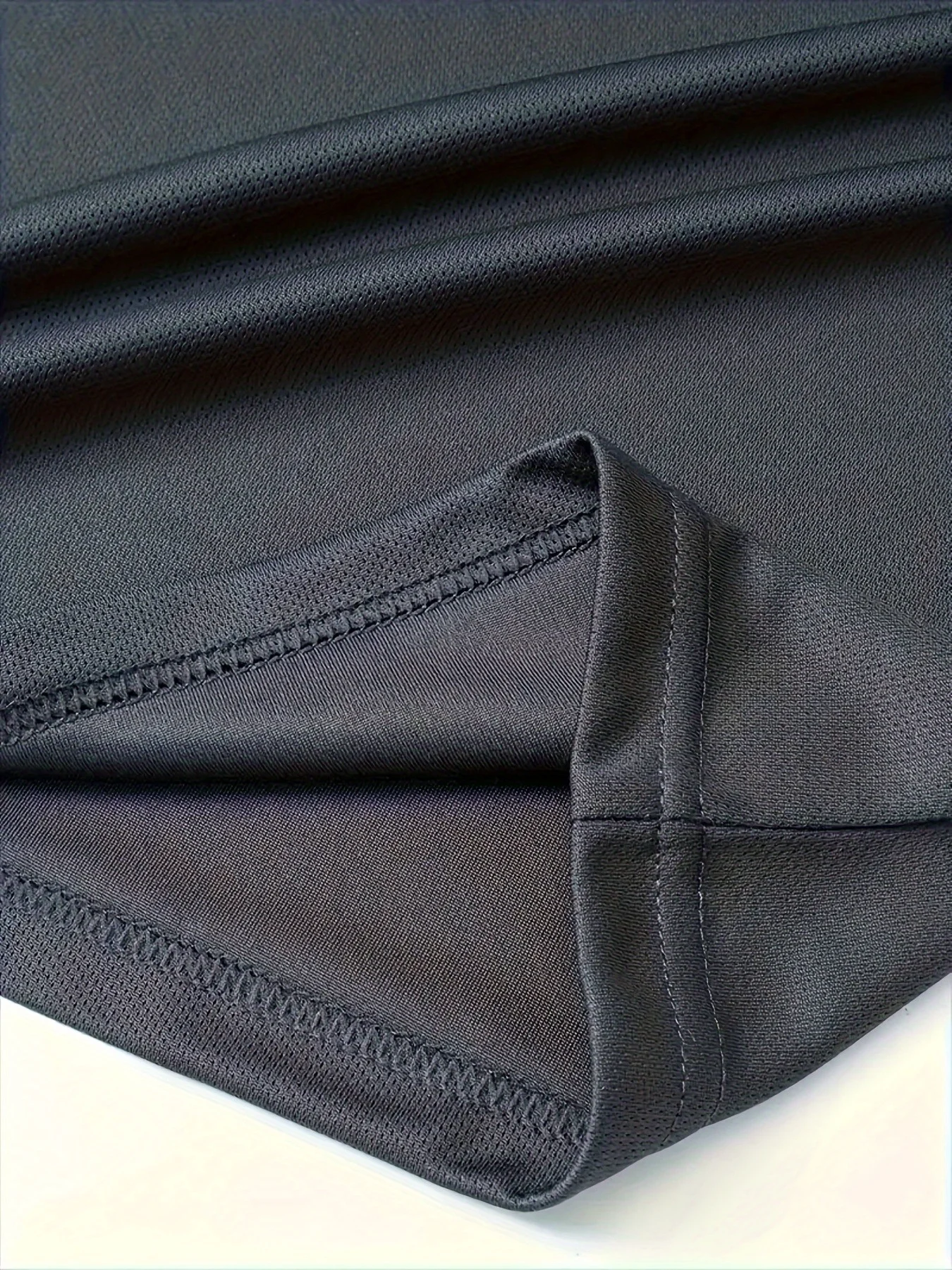 Neue Sommer-Fitness-Sportbekleidung Für Herren, Kurzärmeliges T-Shirt Und Shorts, Zweiteiliges Set, Atmungsaktive Und Schnelltrocknende Freizeitkleidung. Neue Sommer-Fitness-Sportbekleidung Für Herren, Kurzärmeliges T-Shirt Und Shorts, Zweiteiliges Set, Atmungsaktive Und Schnelltrocknende Freizeitkleidung. – Bild 6