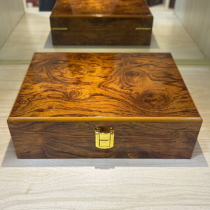 Hochwertige Glänzend Lackierte Holz-Aufbewahrungsbox für Gürtel, Premium-Geschenkverpackung, Multifunktionale Aufbewahrung für Schmuck und Accessoires, mit Sicherer Verschlussfunktion
