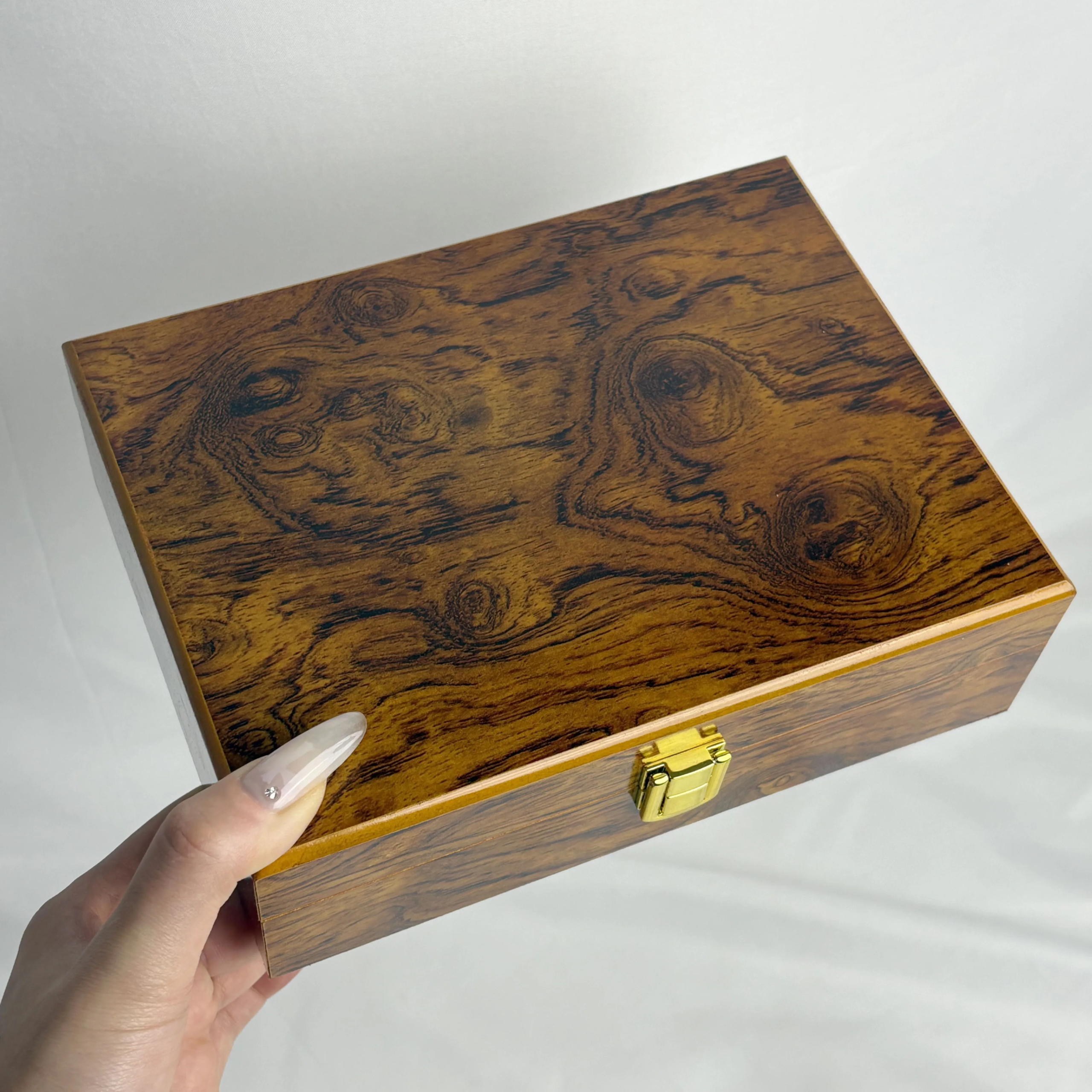 Hochwertige Glänzend Lackierte Holz-Aufbewahrungsbox Für Gürtel, Premium-Geschenkverpackung, Multifunktionale Aufbewahrung Für Schmuck Und Accessoires, Mit Sicherer Verschlussfunktion Hochwertige Glänzend Lackierte Holz-Aufbewahrungsbox Für Gürtel, Premium-Geschenkverpackung, Multifunktionale Aufbewahrung Für Schmuck Und Accessoires, Mit Sicherer Verschlussfunktion – Bild 4