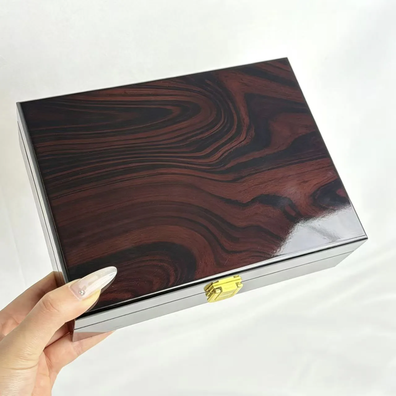 Hochwertige Glänzend Lackierte Holz-Aufbewahrungsbox Für Gürtel, Premium-Geschenkverpackung, Multifunktionale Aufbewahrung Für Schmuck Und Accessoires, Mit Sicherer Verschlussfunktion Hochwertige Glänzend Lackierte Holz-Aufbewahrungsbox Für Gürtel, Premium-Geschenkverpackung, Multifunktionale Aufbewahrung Für Schmuck Und Accessoires, Mit Sicherer Verschlussfunktion – Bild 5