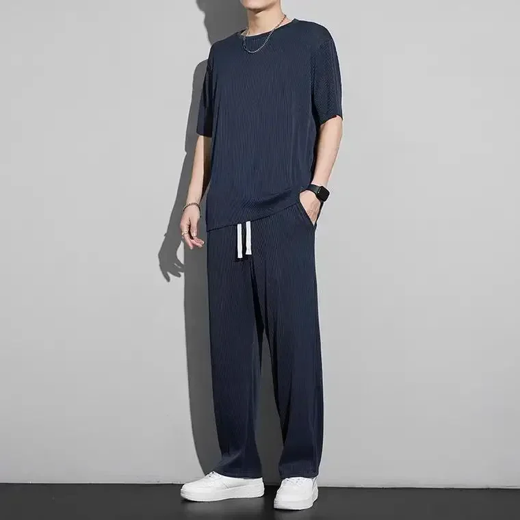 Herren Sportset Aus Geknitterter Eisseide, Sommer 2026 Neu, Kurzarm Und Lange Hose, Zweiteiliges Set, Modisch, Atmungsaktiv Und Kühlend Herren Sportset Aus Geknitterter Eisseide, Sommer 2026 Neu, Kurzarm Und Lange Hose, Zweiteiliges Set, Modisch, Atmungsaktiv Und Kühlend – Bild 2