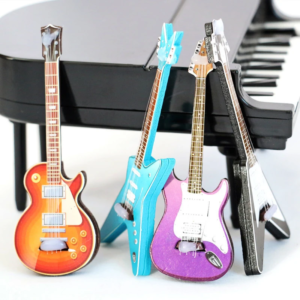 1/12 Dollhouse Guitar Toy Miniature Accessories Dollhouse Musical Instrument Model Home Decoration Accessories Children's Gifts