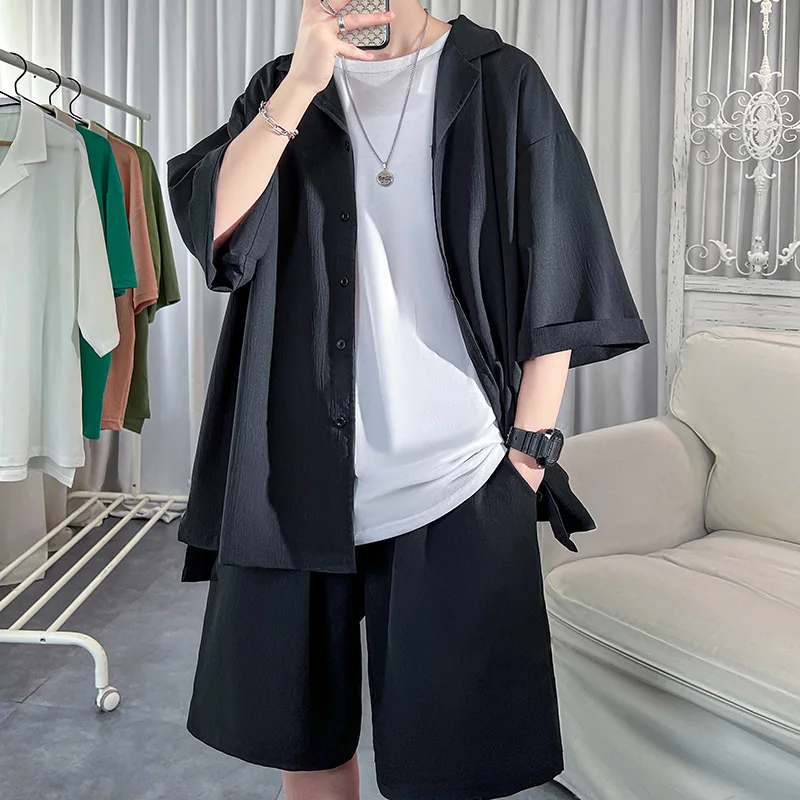 Koreanische Art Herren Set Shirt Shorts Solide Kurzarm Top Passende Hosen Sommer Mode Übergroße Kleidung Männer Koreanische Art Herren Set Shirt Shorts Solide Kurzarm Top Passende Hosen Sommer Mode Übergroße Kleidung Männer